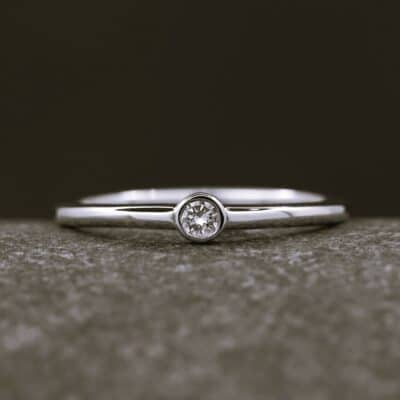Verlobungsring 585er Weißgold mit 0,05ct synthetischem Diamanten im Brillantschliff