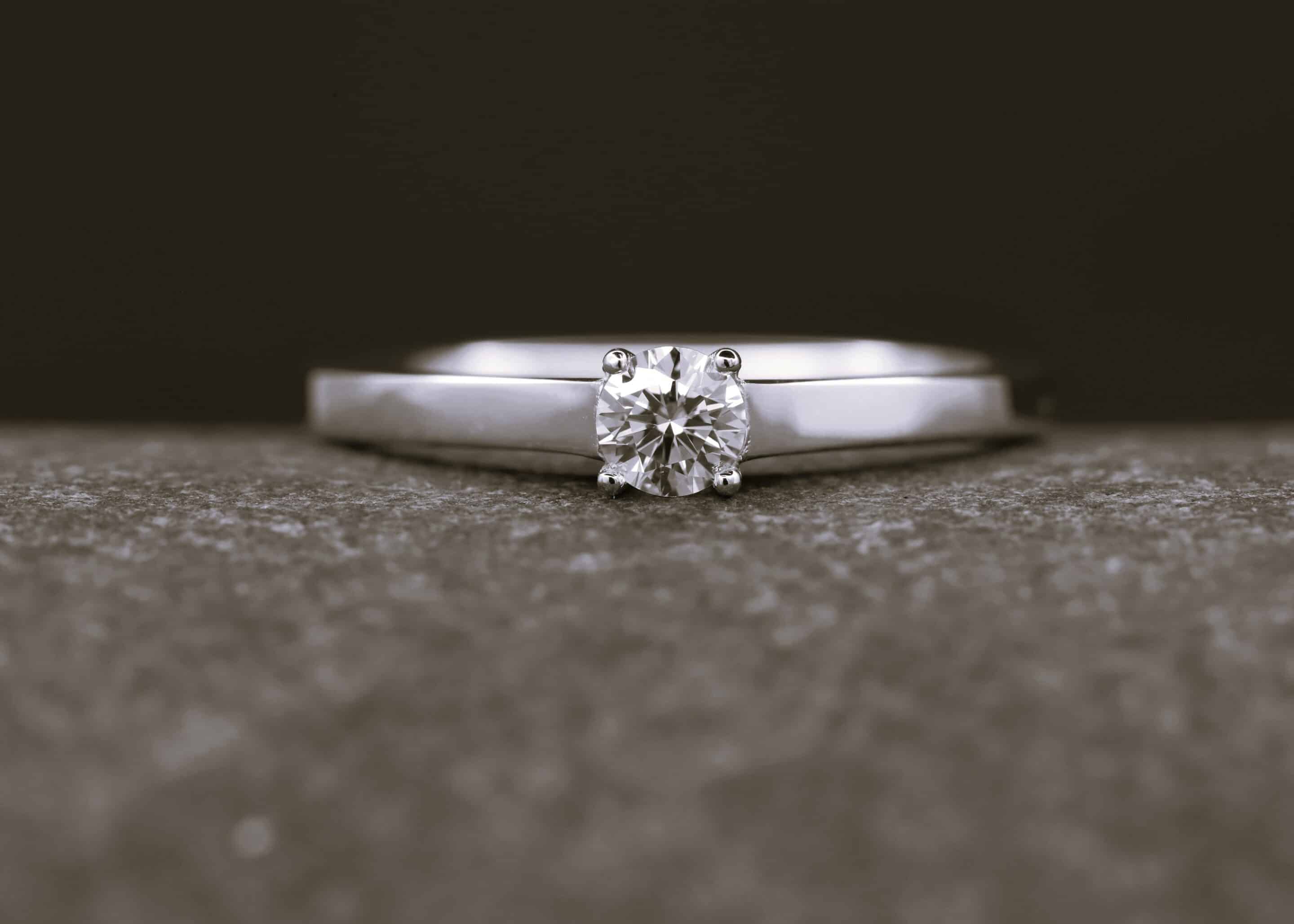 Verlobungsring 585er Weißgold mit 0,215ct synthetischem Diamanten im Brillantschliff