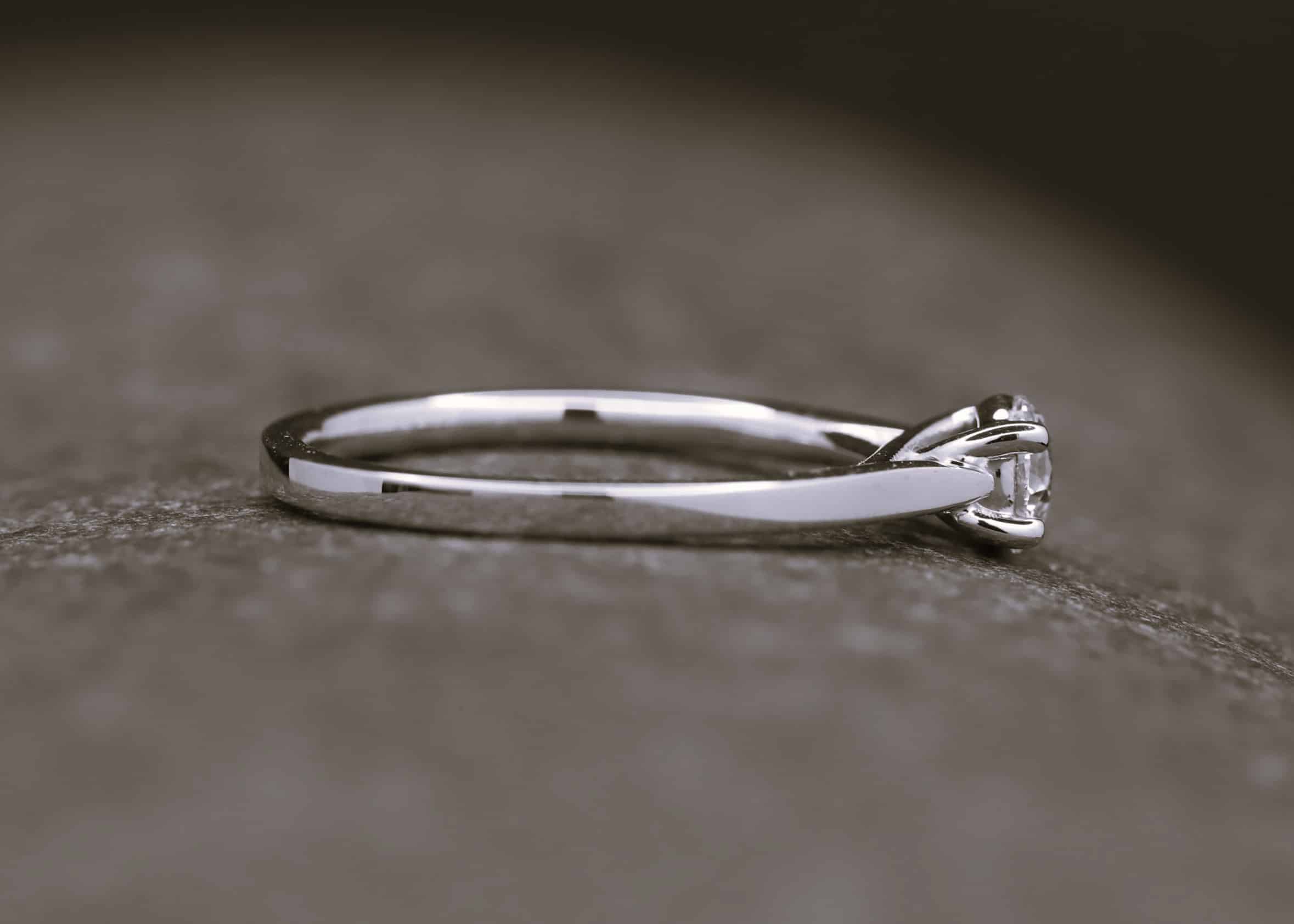 Verlobungsring 585er Weißgold mit 0,45ct synthetischem Brillanten – Bild 4