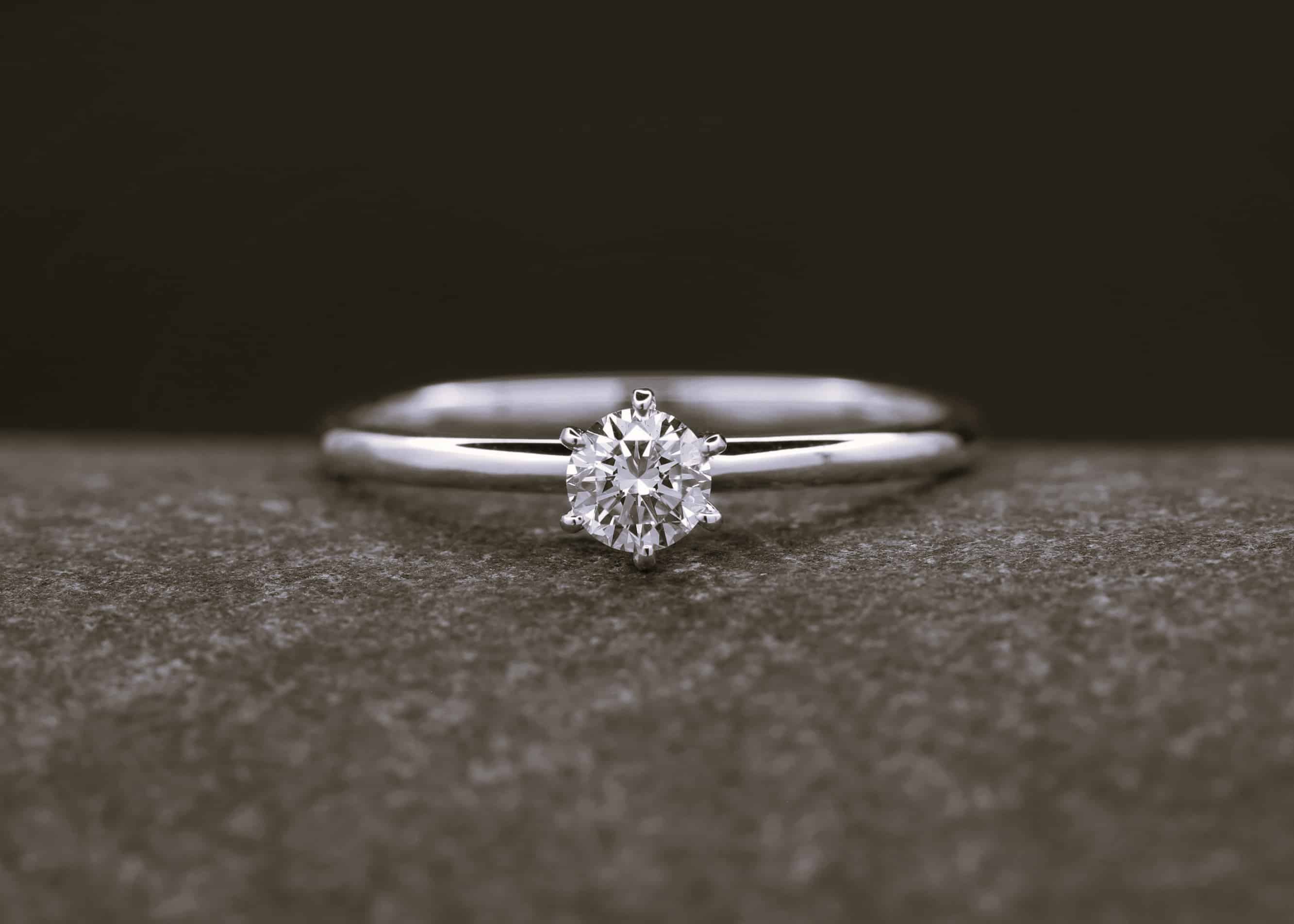 Verlobungsring 585er Weißgold mit 0,25ct synthetischem Diamanten im Brillantschliff