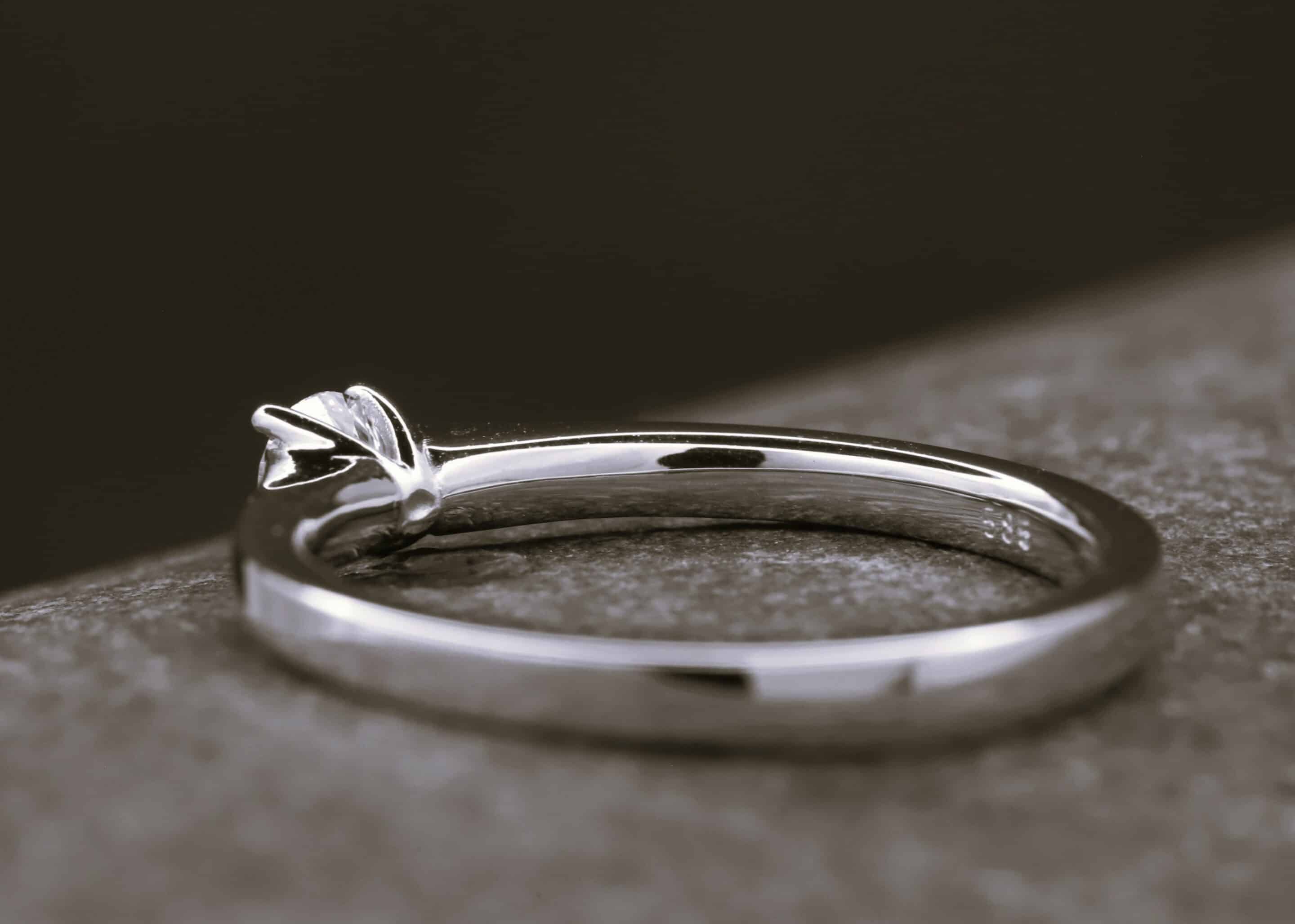 Verlobungsring 585er Weißgold mit 0,215ct synthetischem Diamanten im Brillantschliff – Bild 9