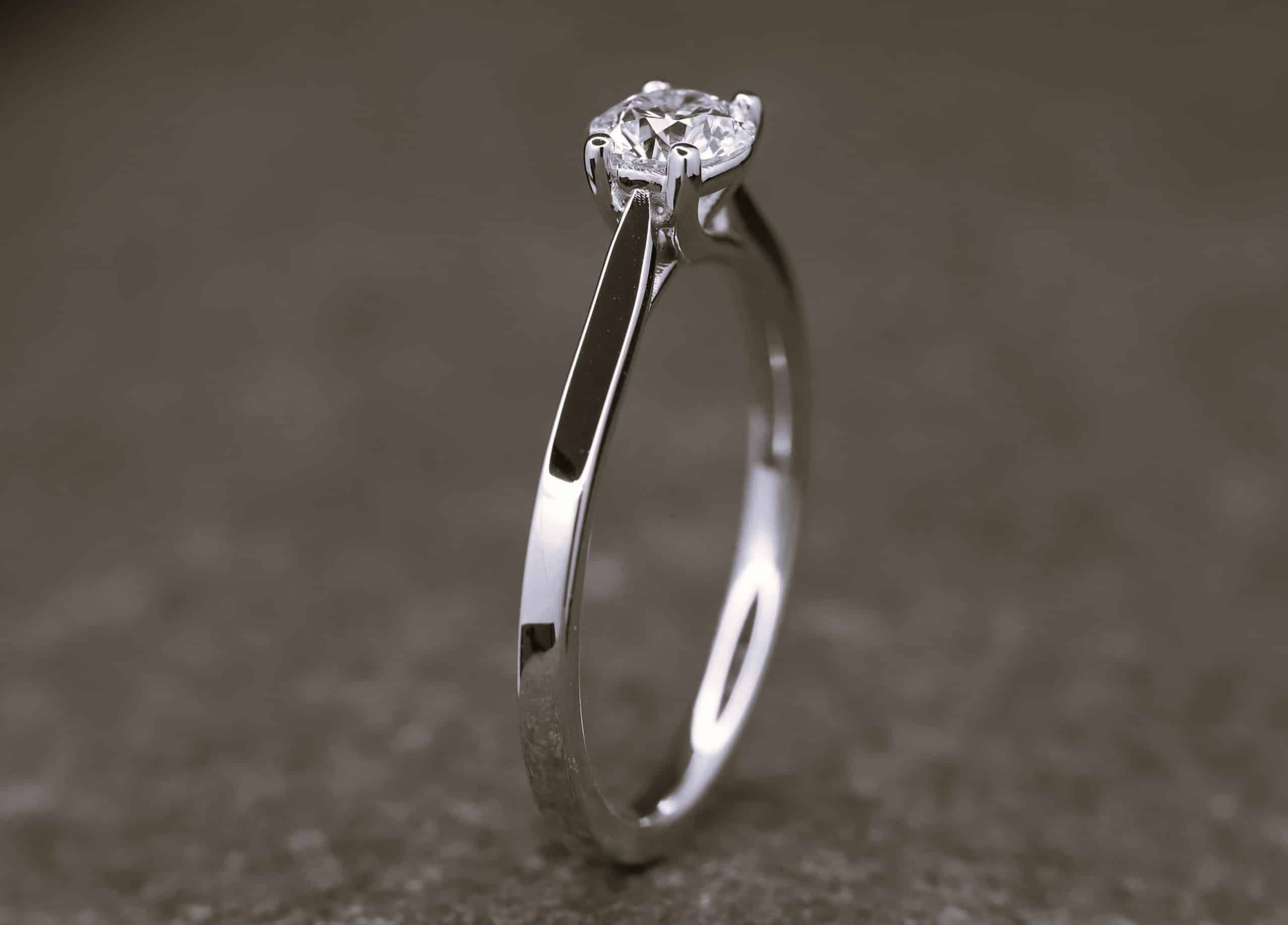 Verlobungsring 585er Weißgold mit 0,45ct synthetischem Brillanten – Bild 9