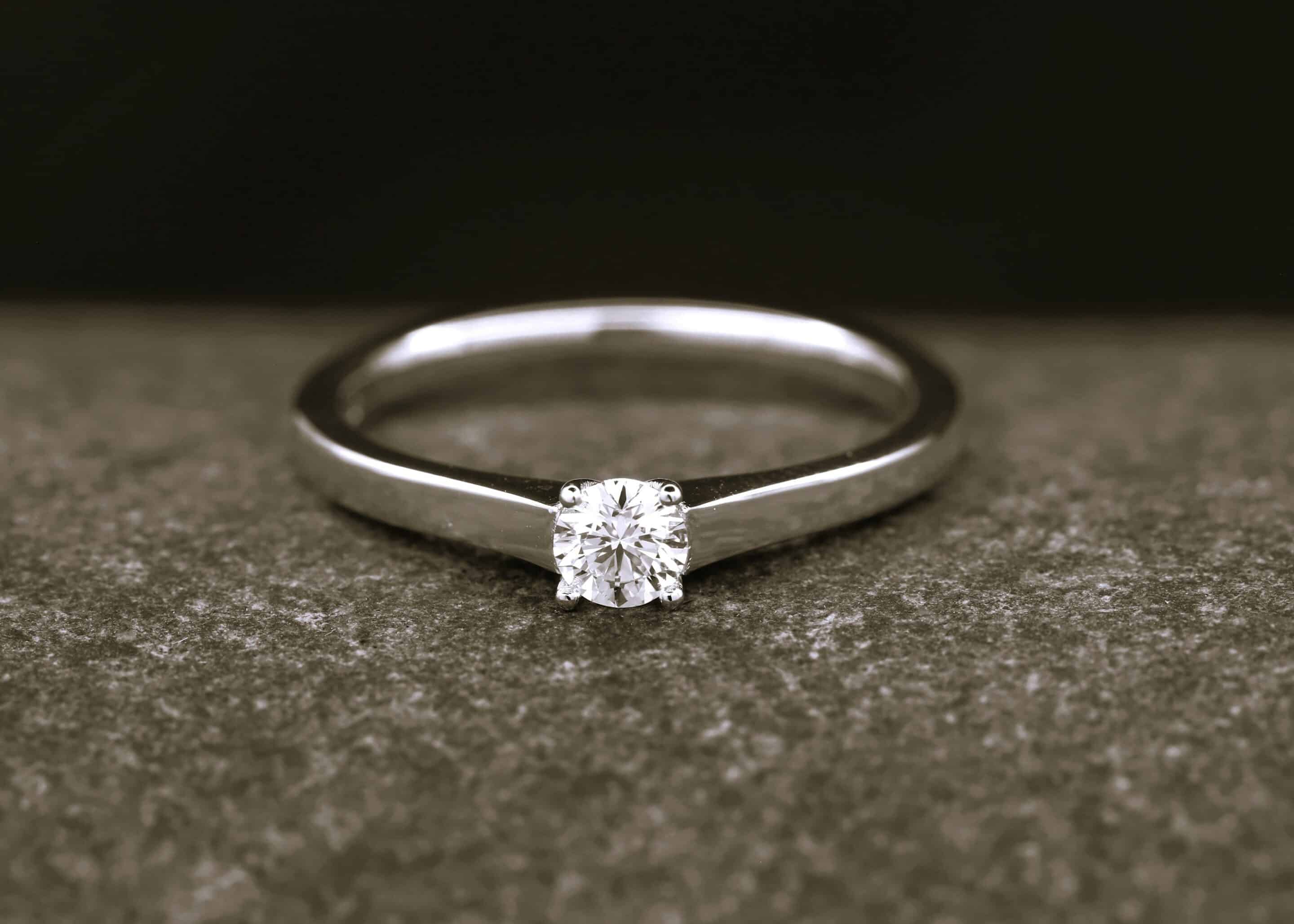 Verlobungsring 585er Weißgold mit 0,215ct synthetischem Diamanten im Brillantschliff – Bild 5