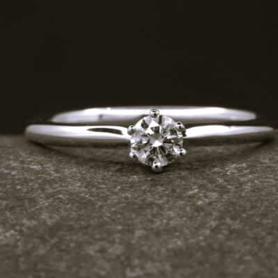 Verlobungsring 585er Weißgold mit 0,25ct synthetischem Diamanten im Brillantschliff