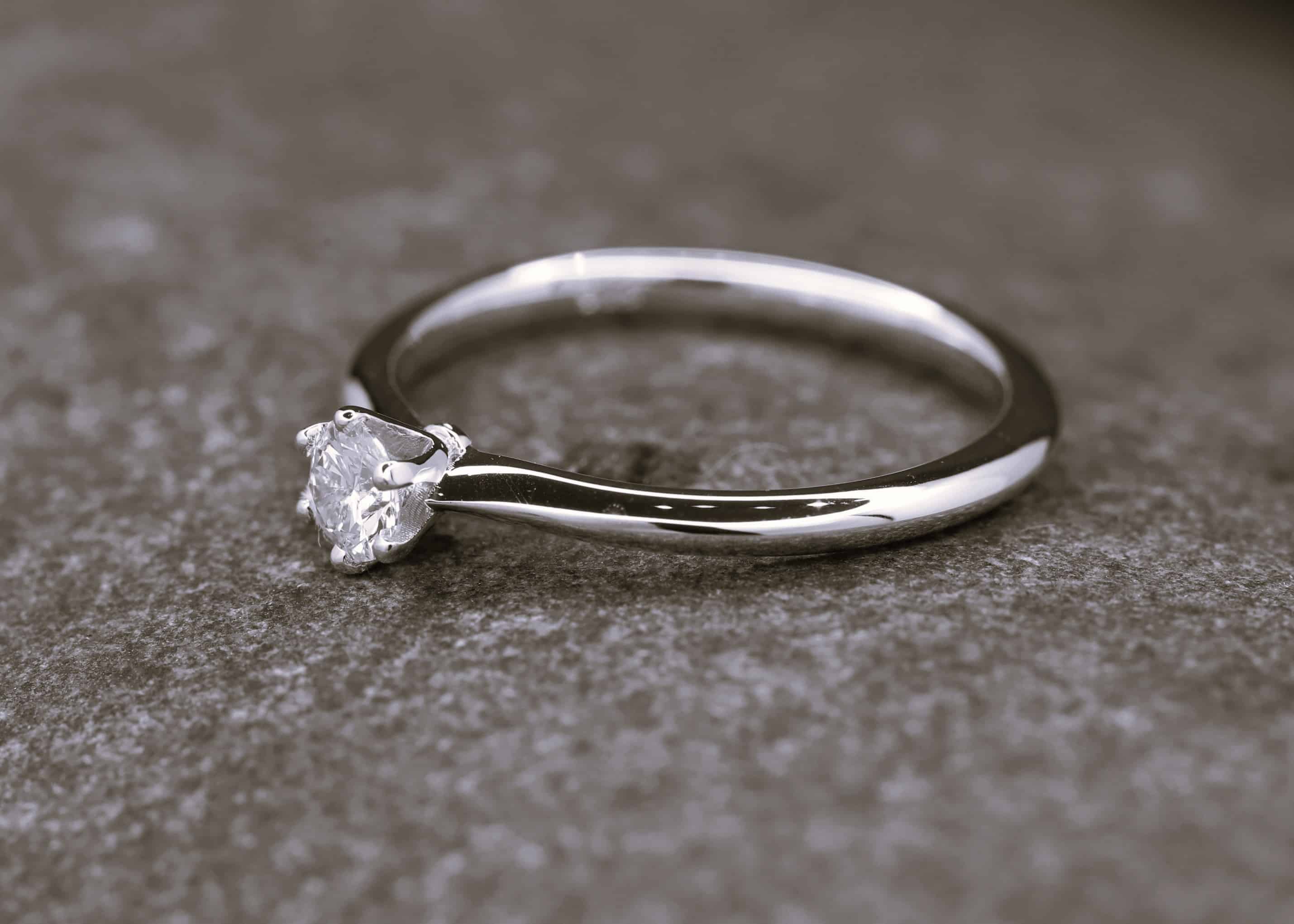 Verlobungsring 585er Weißgold mit 0,25ct synthetischem Diamanten im Brillantschliff – Bild 3