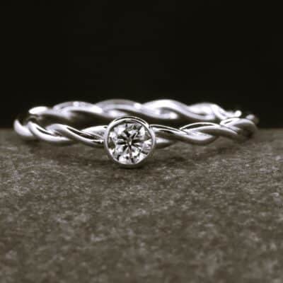 Verlobungsring 585er Weißgold mit 0,15ct synthetischem Diamanten im Brillantschliff