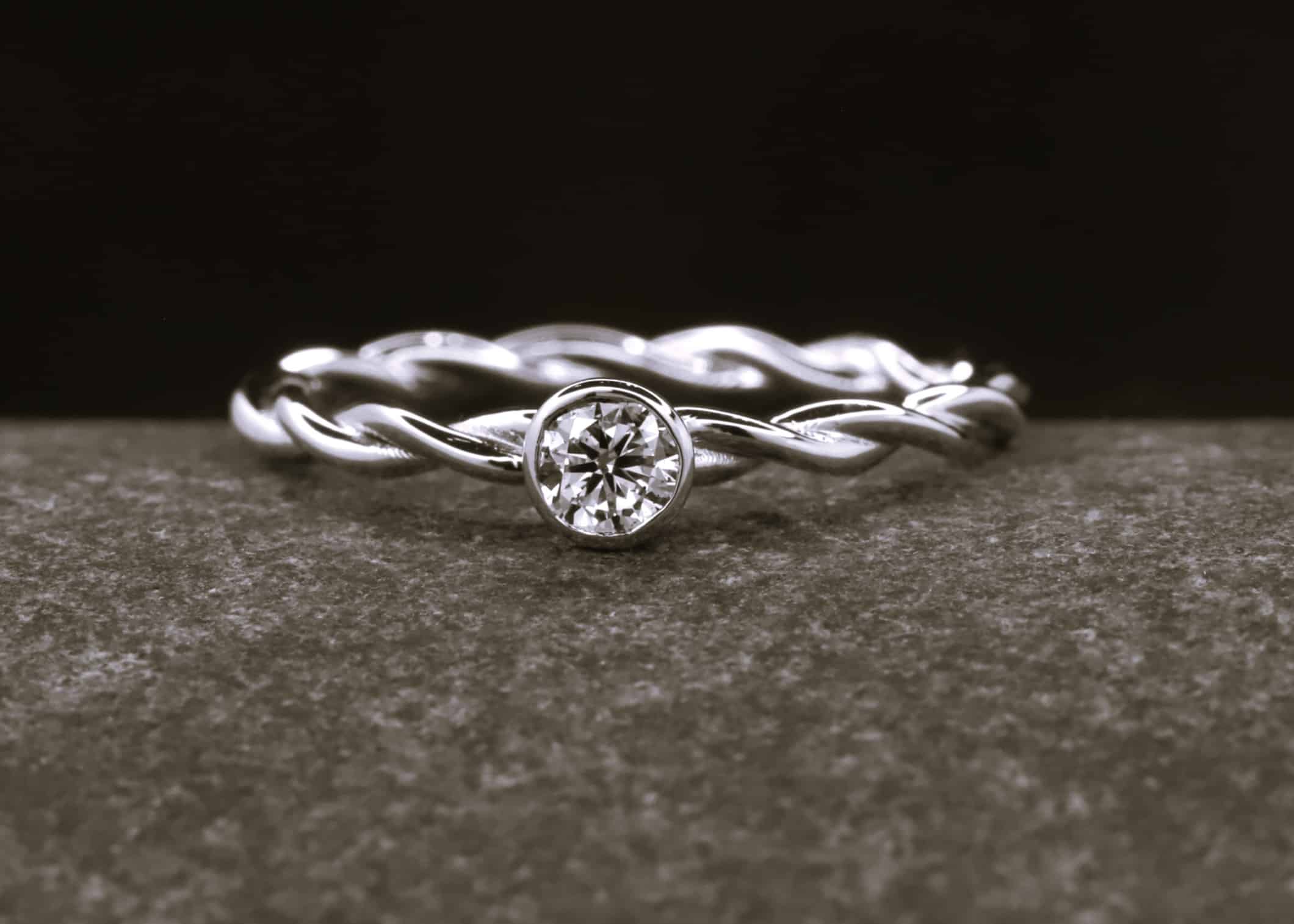 Verlobungsring 585er Weißgold mit 0,15ct synthetischem Diamanten im Brillantschliff
