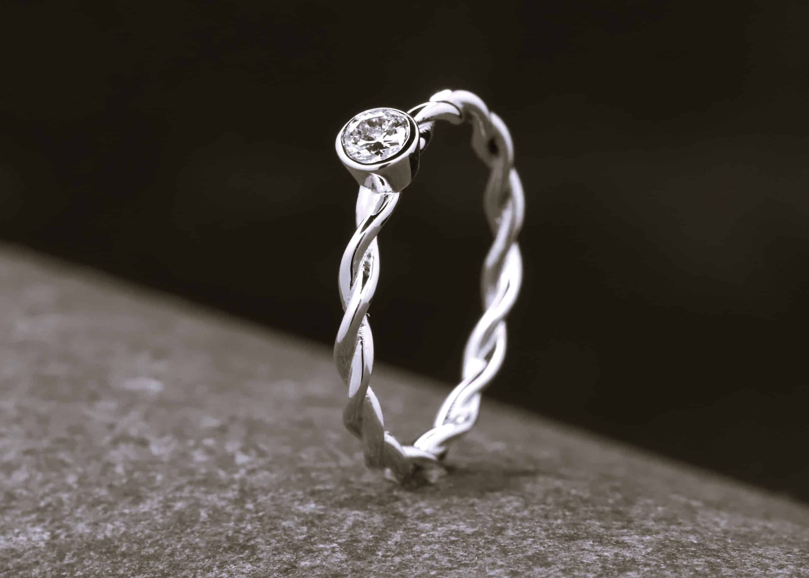 Verlobungsring 585er Weißgold mit 0,15ct synthetischem Diamanten im Brillantschliff – Bild 2