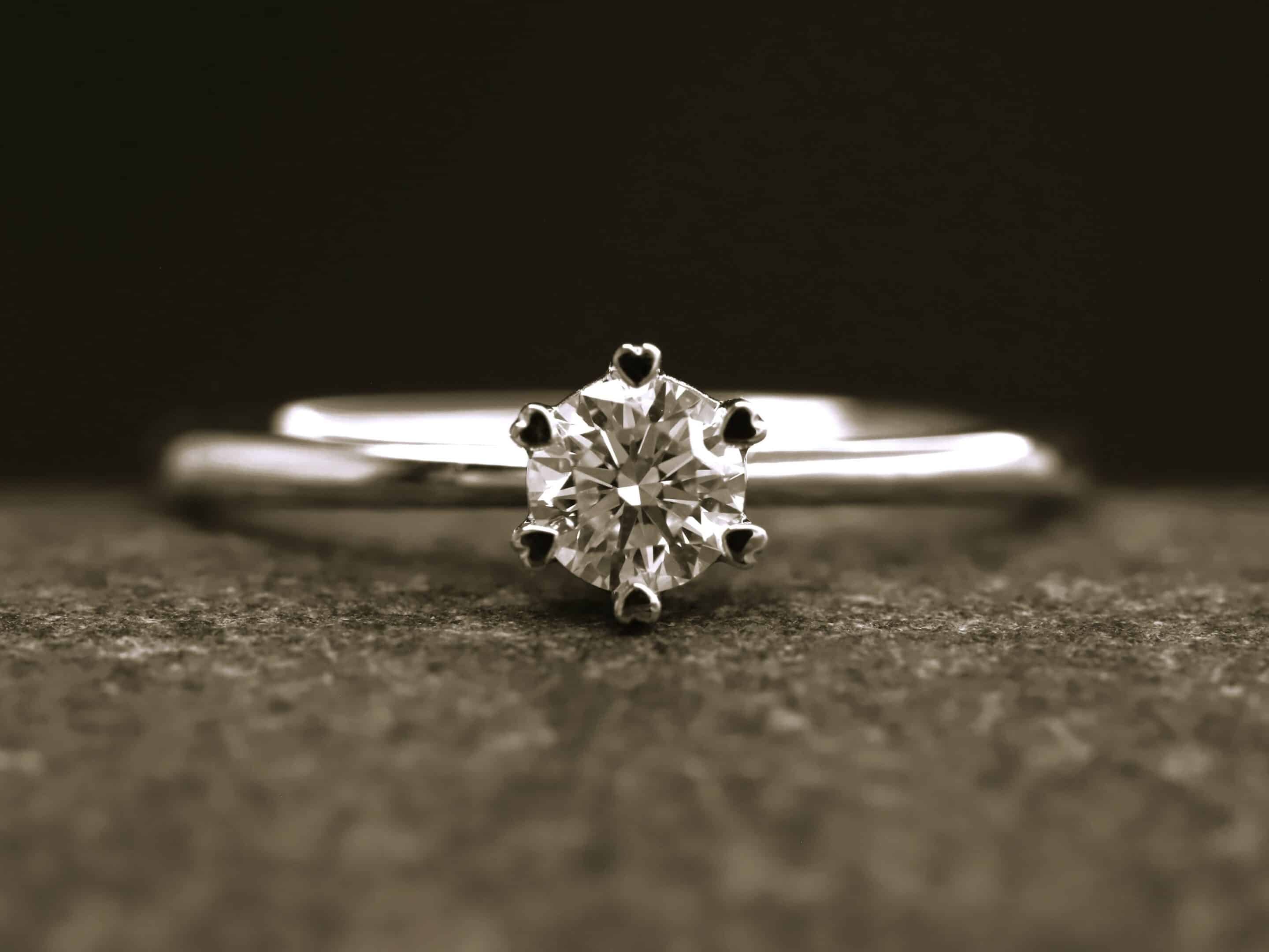 Verlobungsring 585er Weißgold mit 0,40ct synthetischem Diamanten im Brillantschliff