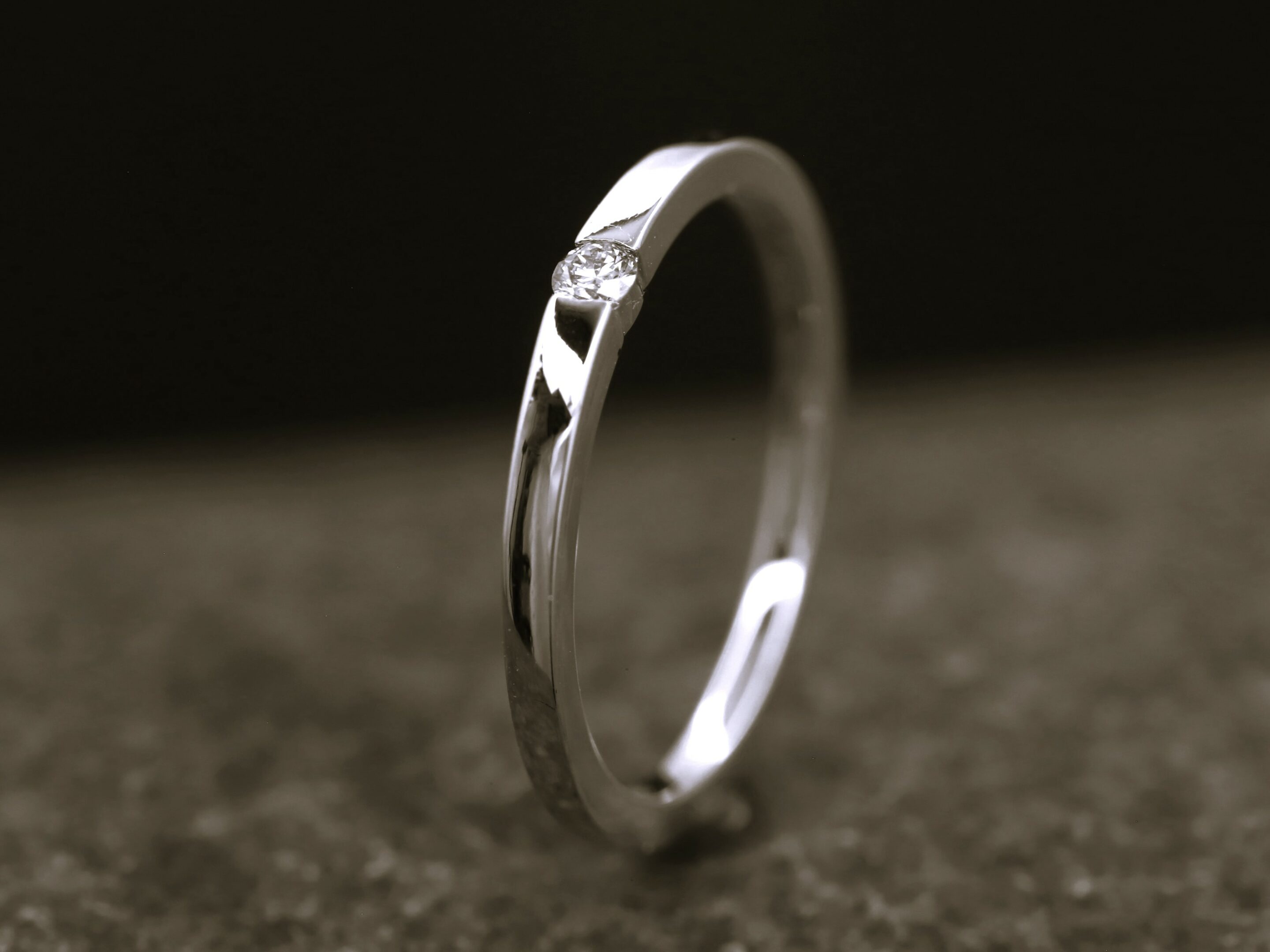 Verlobungsring 585er Weißgold mit 0,05ct synthetischem Diamanten im Brillantschliff – Bild 2