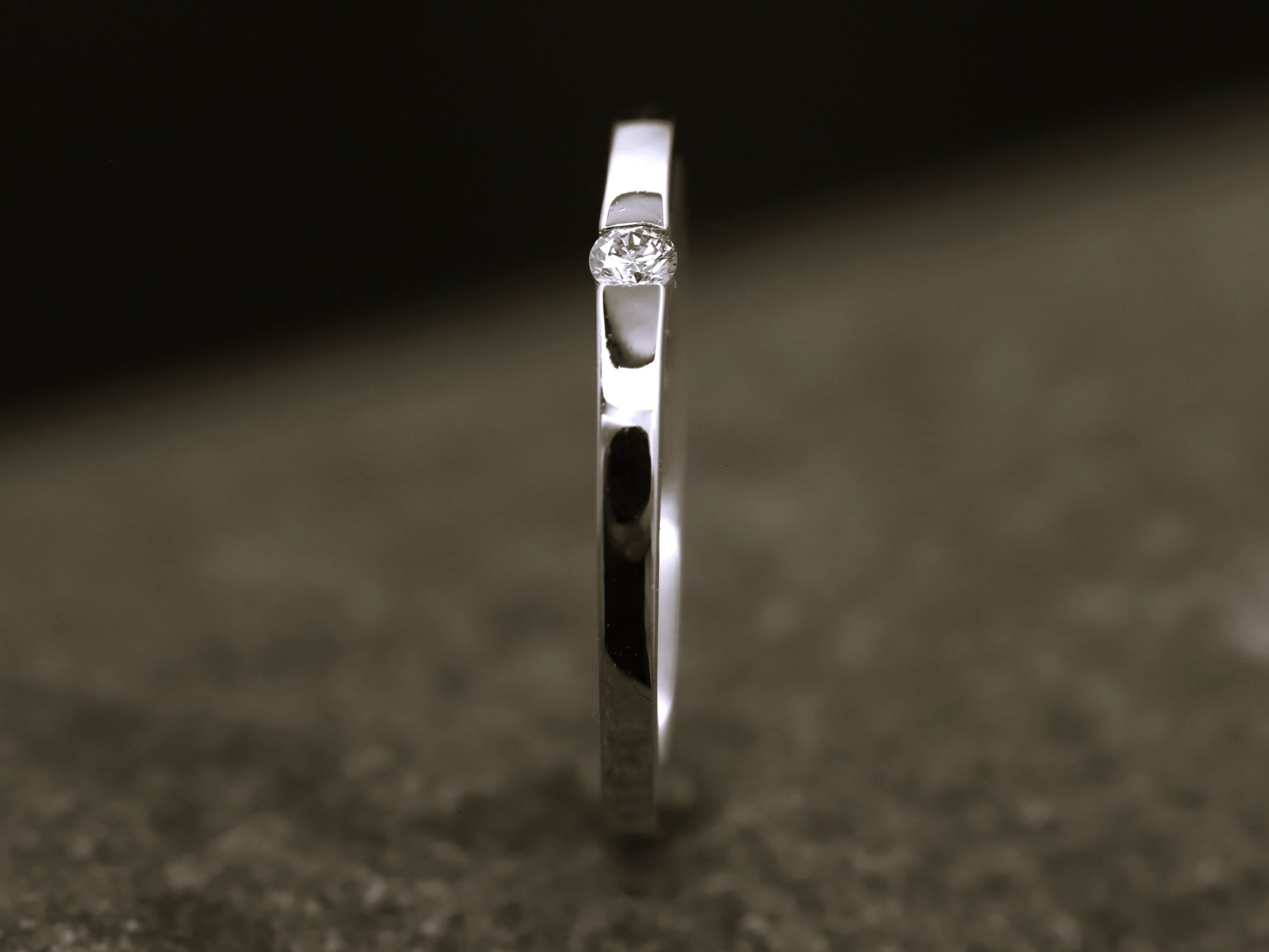 Verlobungsring 585er Weißgold mit 0,05ct synthetischem Diamanten im Brillantschliff – Bild 3