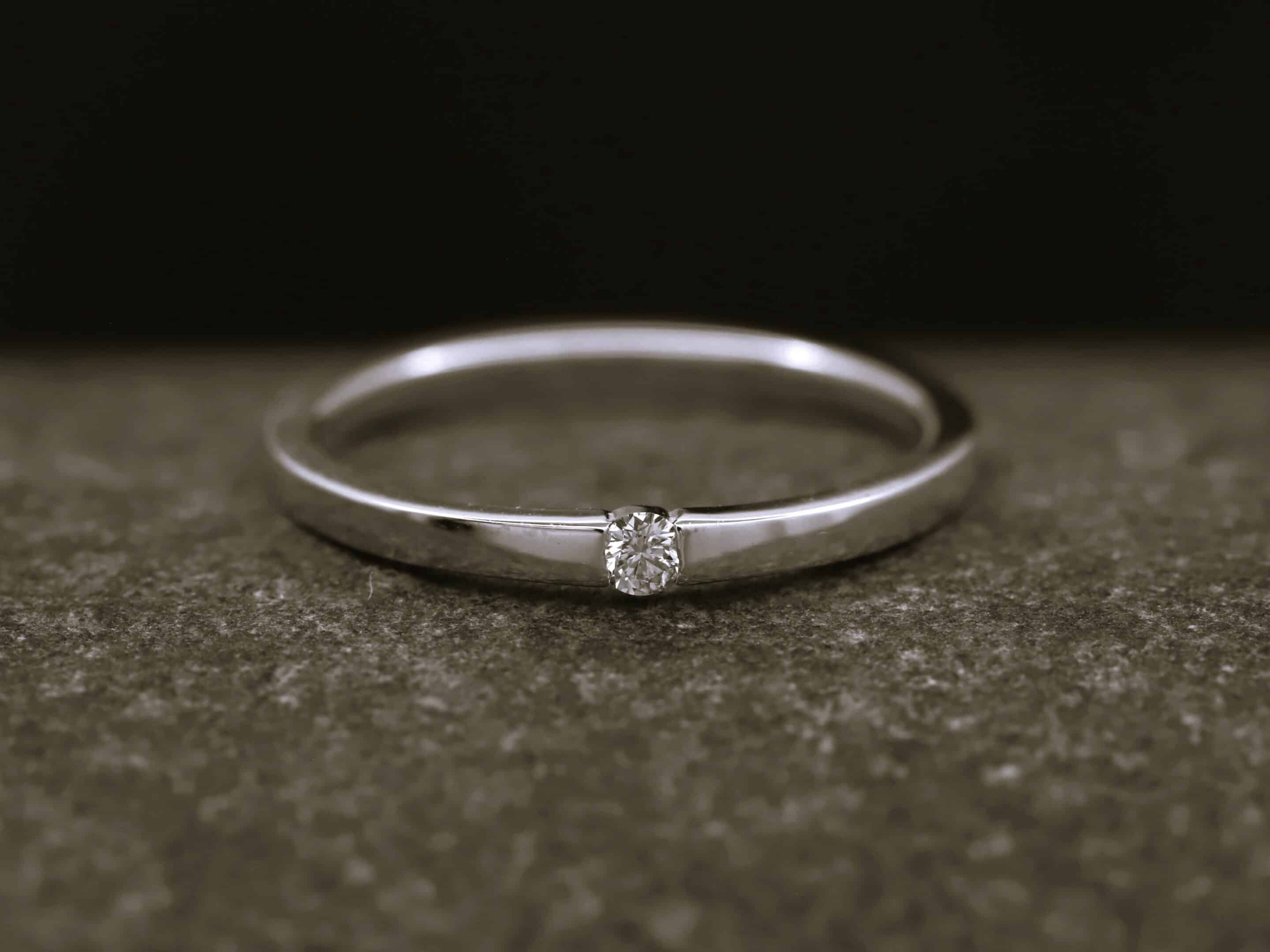 Verlobungsring 585er Weißgold mit 0,05ct synthetischem Diamanten im Brillantschliff – Bild 4