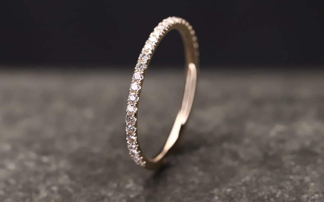 Beisteckring mit Krönchenfassung in 585er Rosegold mit synthetischen Brillanten je 0,01ct