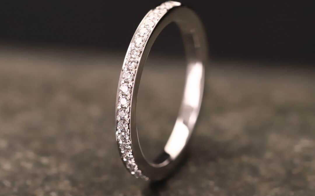 Beisteckring mit Fadenfassung in 585er Weißgold mit synthetischen Brillanten je 0,01ct