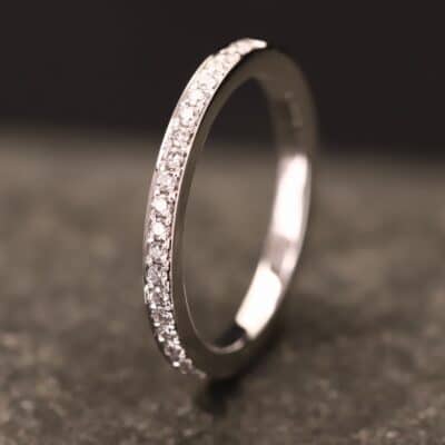 Beisteckring mit Fadenfassung in 585er Weißgold mit synthetischen Brillanten je 0,01ct